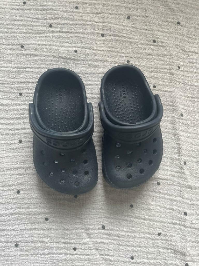 kids crocs size 4
